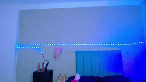 kriss_sweetboobs online show from February 24, 1:32 pm