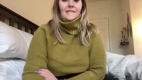 Snapshot of kristicutiez chatting on February 26, 8:35 pm Kristi 3 online show from February 26, 8:35 pm