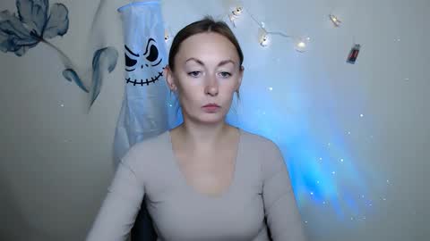 Snapshot of kristinahech_ chatting on October 18, 7:11 am Kristi online show from October 18, 7:11 am