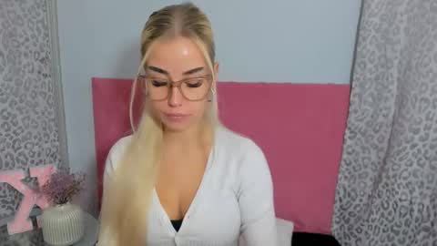 KristyFlowers online show from November 18, 3:35 pm