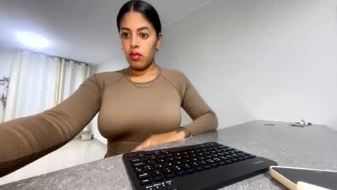 krystal_sexxx online show from May 7, 5:12 am