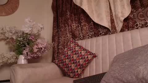 Snapshot of ksaian chatting on October 14, 7:27 pm Camila online show from October 14, 7:27 pm