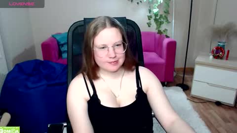 kuri_u online show from February 9, 9:00 am