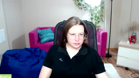 kuri_u online show from February 6, 9:01 am