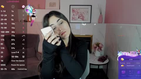 Snapshot of kylie_mellow chatting on December 15, 5:34 am Kylie online show from December 15, 5:34 am