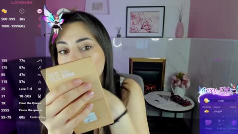 Snapshot of kylie_mellow chatting on December 7, 6:10 am Kylie online show from December 7, 6:10 am
