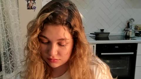 Snapshot of kylieblond chatting on February 22, 8:37 pm Din online show from February 22, 8:37 pm