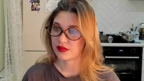 Snapshot of kylieblond chatting on February 27, 8:20 pm Din online show from February 27, 8:20 pm