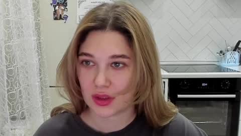 Snapshot of kylieblond chatting on January 4, 11:33 am Din online show from January 4, 11:33 am