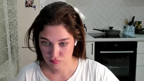 Snapshot of kylieblond chatting on September 13, 8:28 pm Din online show from September 13, 8:28 pm