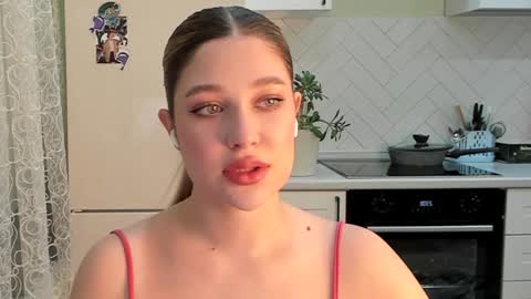 Snapshot of kylieblond chatting on December 14, 8:08 pm Din online show from December 14, 8:08 pm