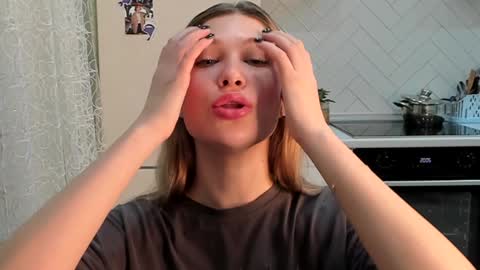 Snapshot of kylieblond chatting on December 25, 5:05 pm Din online show from December 25, 5:05 pm