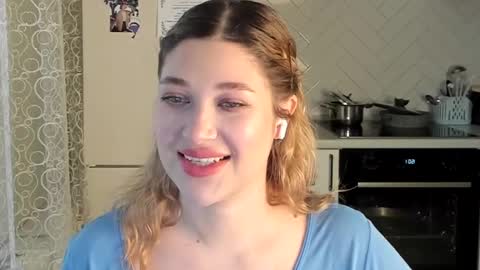 Snapshot of kylieblond chatting on February 15, 12:01 pm Din online show from February 15, 12:01 pm