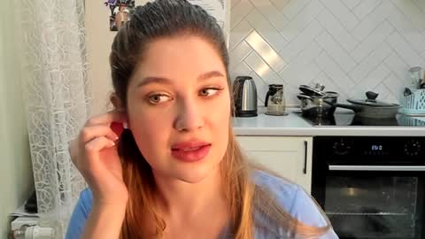 Snapshot of kylieblond chatting on January 28, 10:23 pm Din online show from January 28, 10:23 pm