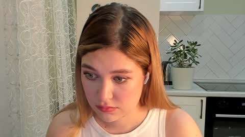 Snapshot of kylieblond chatting on December 6, 3:33 pm Din online show from December 6, 3:33 pm