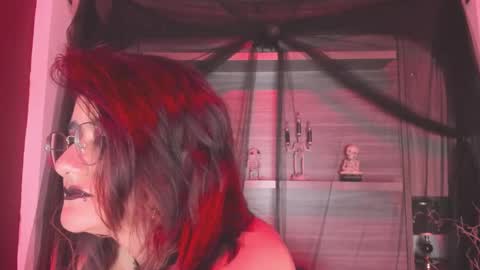 K Y L I E online show from November 21, 8:33 pm