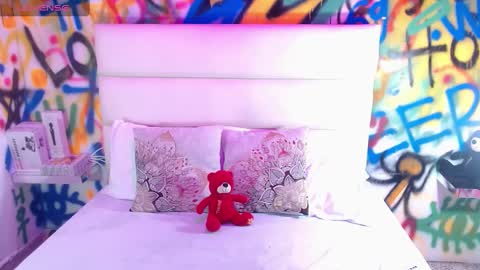 Snapshot of kyliiebaker chatting on January 9, 11:25 am Kylie online show from January 9, 11:25 am