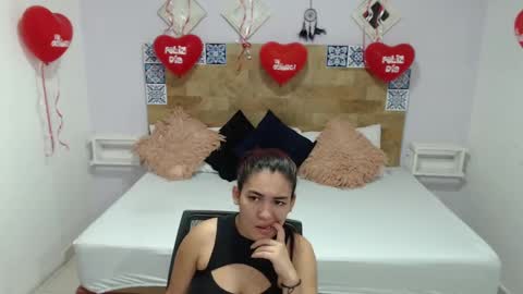 Snapshot of kyliiebaker chatting on February 16, 11:59 am Kylie online show from February 16, 11:59 am