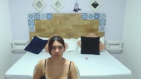 Snapshot of kyliiebaker chatting on January 17, 10:22 am Kylie online show from January 17, 10:22 am