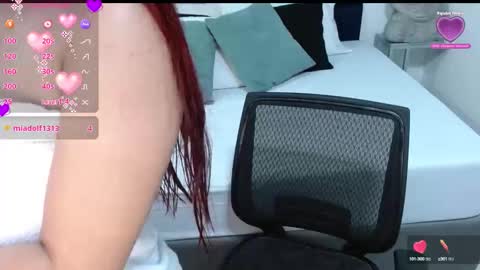 Snapshot of kyliiebaker chatting on October 17, 10:51 am Kylie online show from October 17, 10:51 am