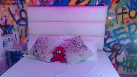 Snapshot of kyliiebaker chatting on January 10, 10:50 am Kylie online show from January 10, 10:50 am