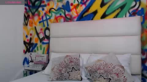 Snapshot of kyliiebaker chatting on February 17, 4:53 am Kylie online show from February 17, 4:53 am