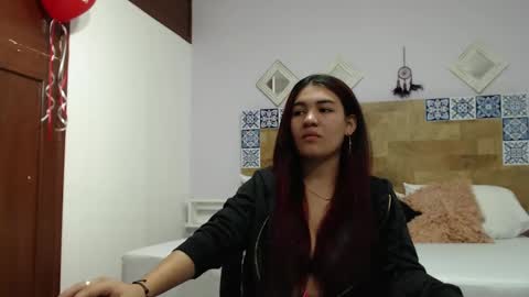 Snapshot of kyliiebaker chatting on February 28, 11:14 am Kylie online show from February 28, 11:14 am
