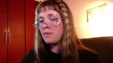 Snapshot of la_femme_fatale_ chatting on October 4, 10:36 pm Hanna FREE ONLYFANS online show from October 4, 10:36 pm