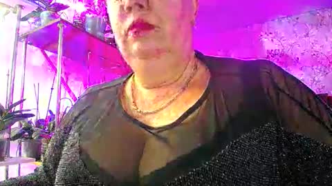 Snapshot of lady_gloria chatting on October 19, 6:37 am Lady Gloria online show from October 19, 6:37 am
