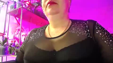 Snapshot of lady_gloria chatting on March 3, 3:49 am Lady Gloria online show from March 3, 3:49 am
