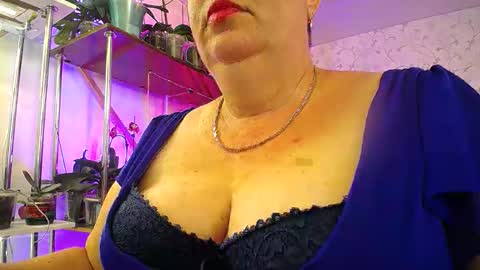 Snapshot of lady_gloria chatting on September 14, 10:24 am Lady Gloria online show from September 14, 10:24 am