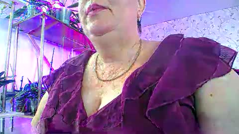 Snapshot of lady_gloria chatting on September 28, 8:30 am Lady Gloria online show from September 28, 8:30 am