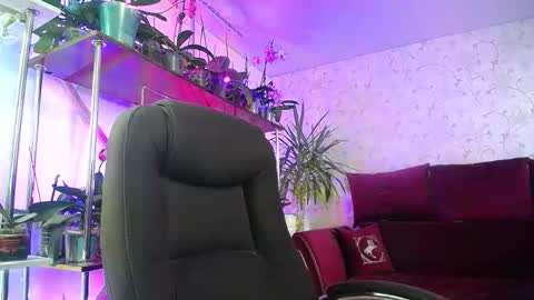 Snapshot of lady_gloria chatting on September 20, 10:46 am Lady Gloria online show from September 20, 10:46 am