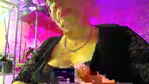 Snapshot of lady_gloria chatting on January 9, 6:17 am Lady Gloria online show from January 9, 6:17 am