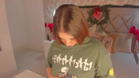 Snapshot of lady_lacey05 chatting on December 7, 2:46 pm Gaby online show from December 7, 2:46 pm