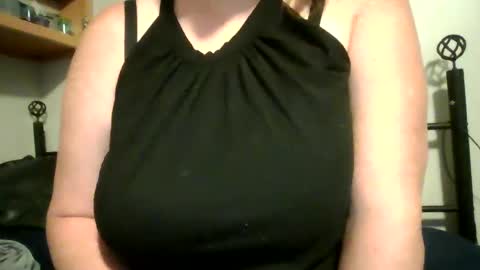 Snapshot of ladyarsenic chatting on October 8, 3:05 pm Just at the office alone with my boobs out online show from October 8, 3:05 pm