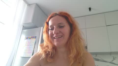 Sima Ladybigsmile online show from April 10, 6:30 am