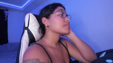 Snapshot of ladybrown_16 chatting on December 27, 8:02 am Lady online show from December 27, 8:02 am