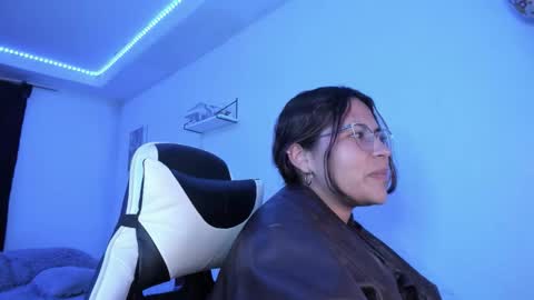  Lady  online show from March 10, 3:54 am