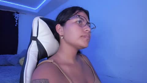 Snapshot of ladybrown_16 chatting on December 26, 3:49 am Lady online show from December 26, 3:49 am