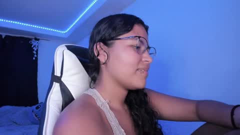 Snapshot of ladybrown_16 chatting on December 30, 3:03 am Lady online show from December 30, 3:03 am