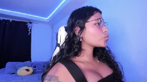 Snapshot of ladybrown_16 chatting on December 25, 5:58 am Lady online show from December 25, 5:58 am