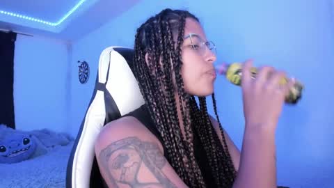 Snapshot of ladybrown_16 chatting on February 6, 3:06 am Lady online show from February 6, 3:06 am