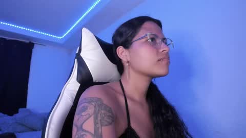 Snapshot of ladybrown_16 chatting on March 1, 12:28 am Lady online show from March 1, 12:28 am