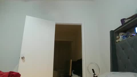 Snapshot of ladycinnabon chatting on January 15, 1:45 am Stephanie online show from January 15, 1:45 am