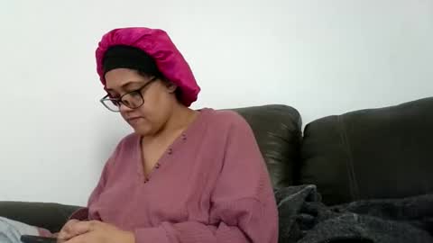 Snapshot of ladycinnabon chatting on October 15, 7:27 pm Stephanie online show from October 15, 7:27 pm