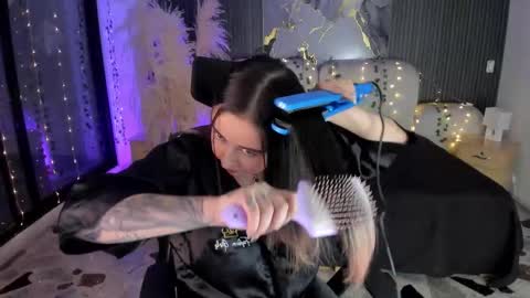 Lady  online show from February 6, 5:00 am