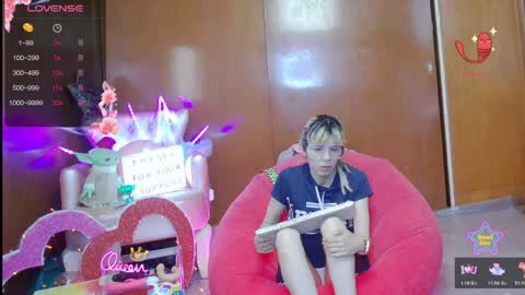 Skinnygirl online show from April 11, 12:39 am