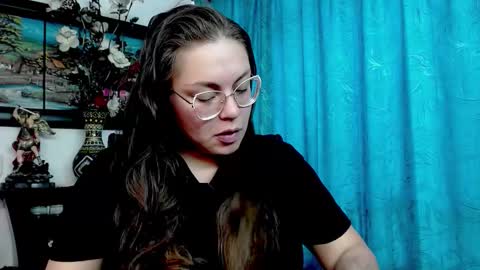 laia_hadid online show from February 2, 6:07 pm