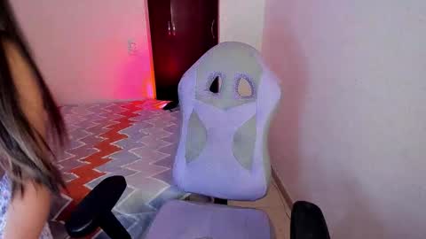 Snapshot of lain_t chatting on October 16, 9:23 am lain_t online show from October 16, 9:23 am